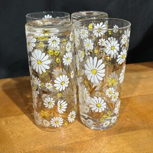 Set of 4 Beware Vintage daisy glasses
